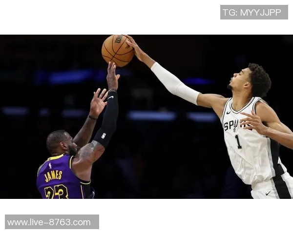 文班亚马篮下强势封盖卡明斯基震撼全场引发热议