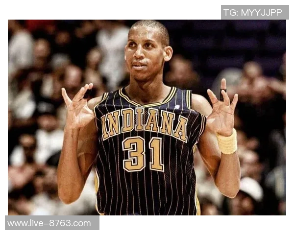 肯巴沃克亲临现场见证米勒刷新队史连续罚球纪录的辉煌时刻 肯巴沃克亲临现场见证米勒刷新队史连续罚球纪录的辉煌时刻